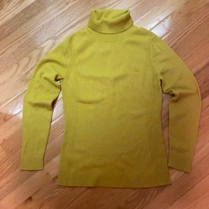 Woman’s small Kinross Cashmere Turtleneck Sweater